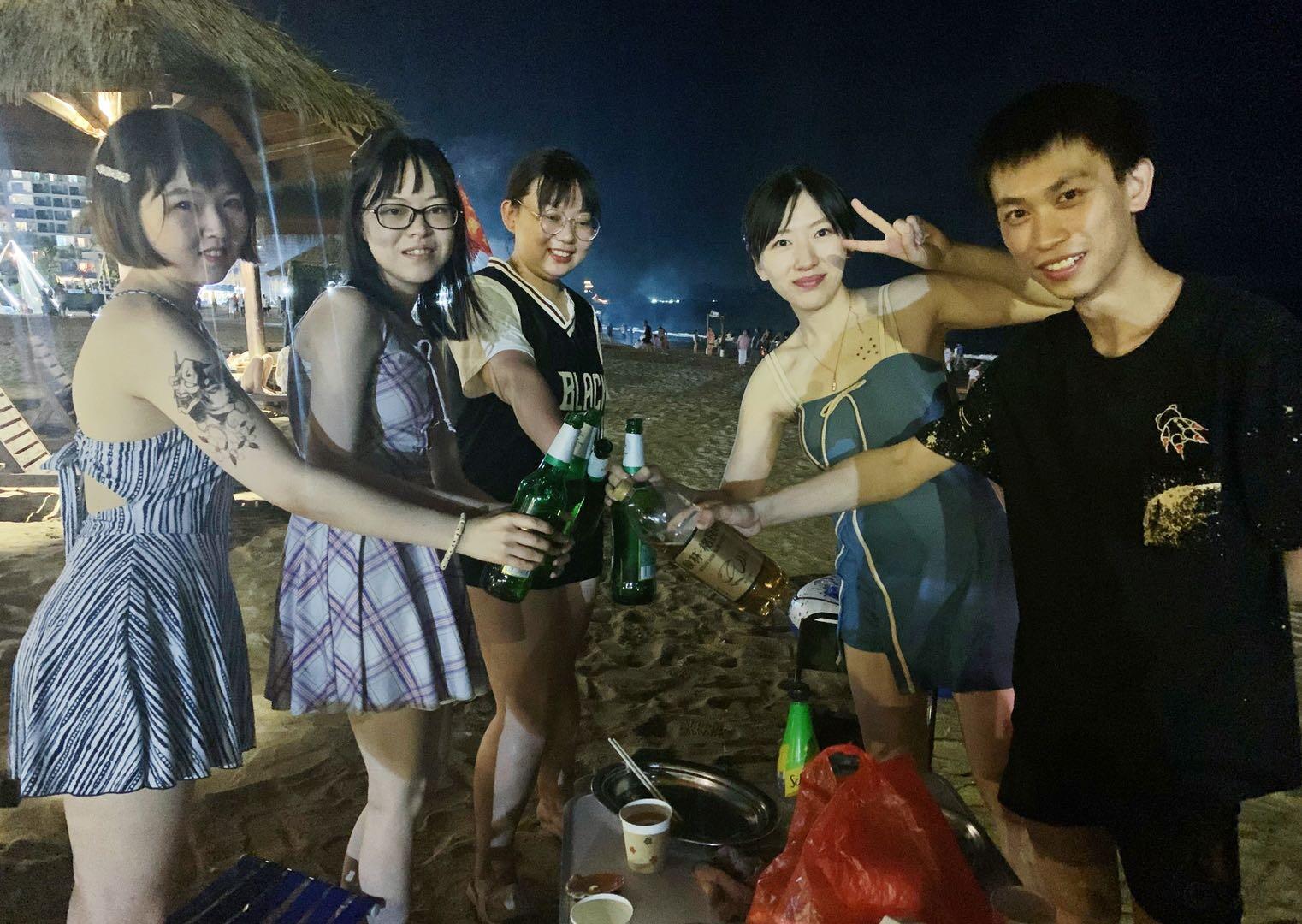 沙滩与啤酒