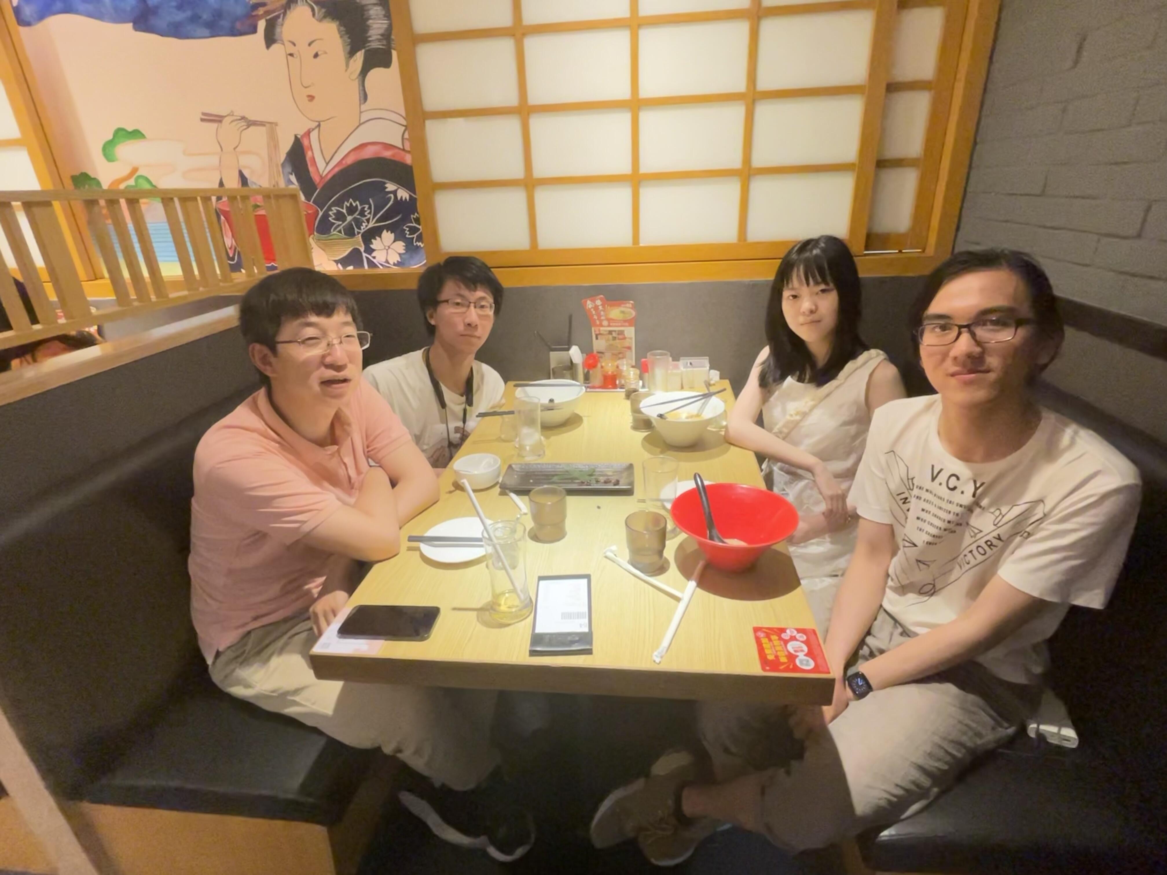 西西与友人们在王府井